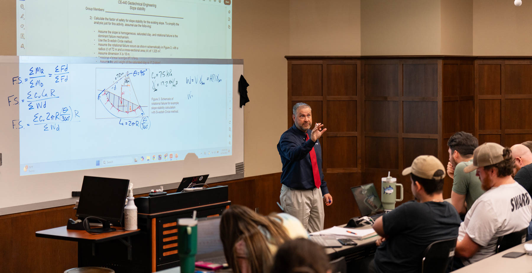 Dr. Eric Steward lectures in his engineering class data-lightbox='featured'